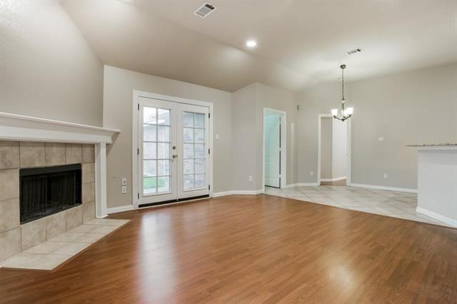 Building Photo - 883 San Jacinto Dr