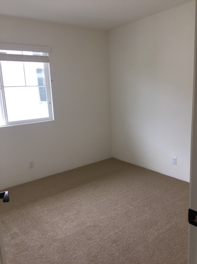 Building Photo - Lei Pauku - 3/2.5 bath Golf Course View