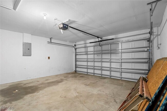 Building Photo - 2230 NW 1st Ave