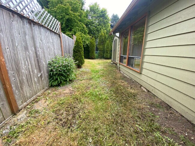 Building Photo - Conveniently Located 3-Bedroom Home with S...