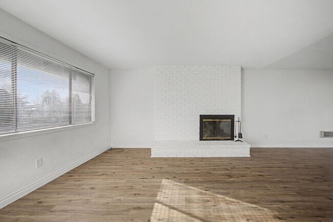 Building Photo - 421-423 Toliver Rd