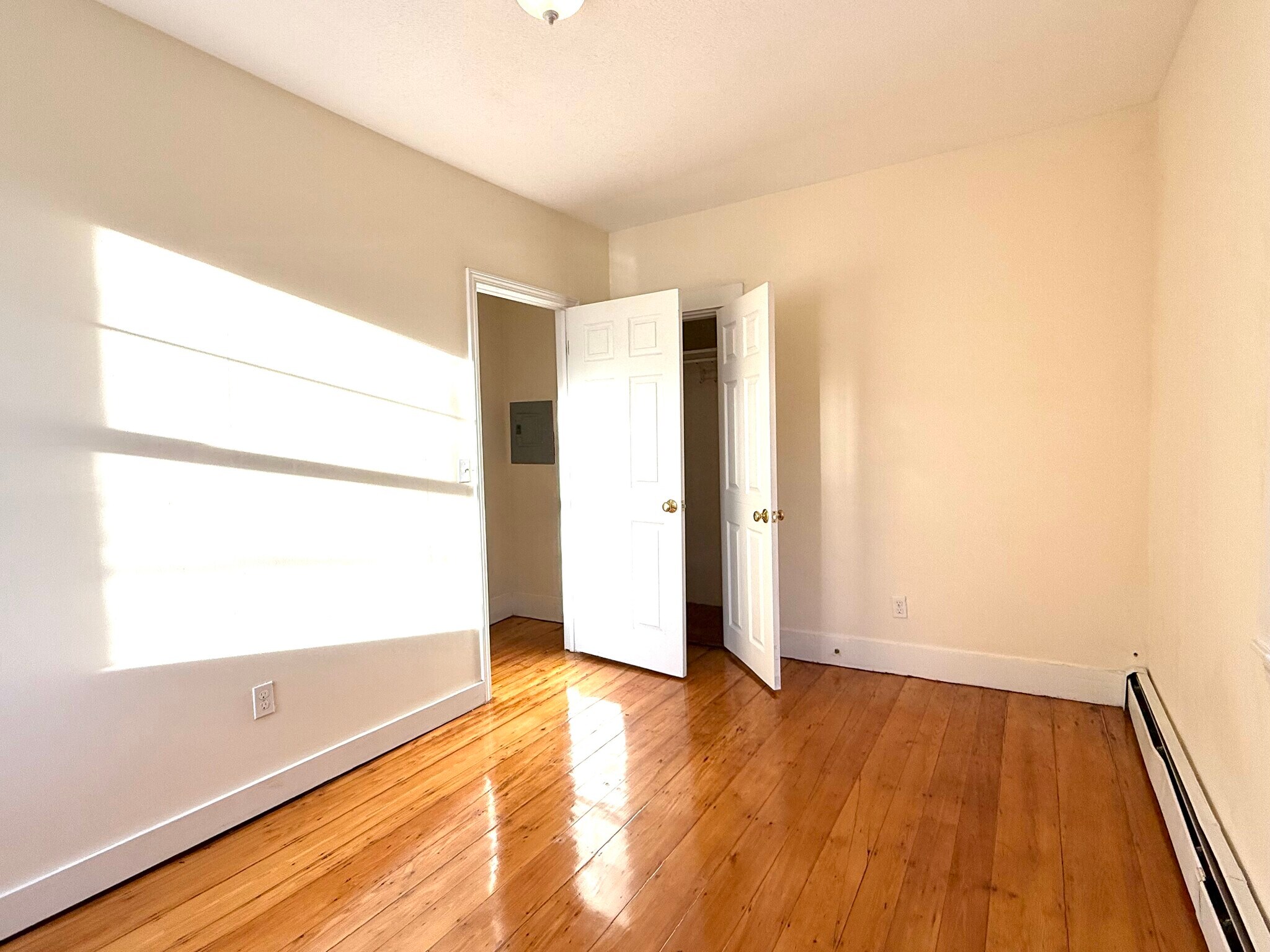 Building Photo - 19 Roberts St