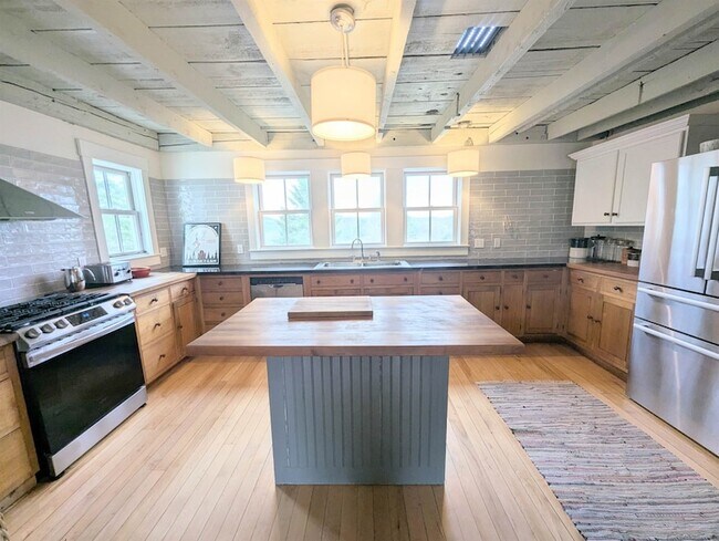 Building Photo - 33 Old Cemetery Rd