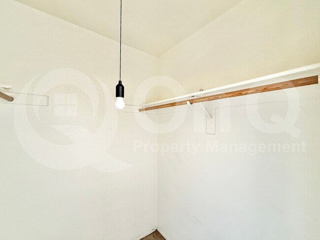Building Photo - 2329 E Folley St
