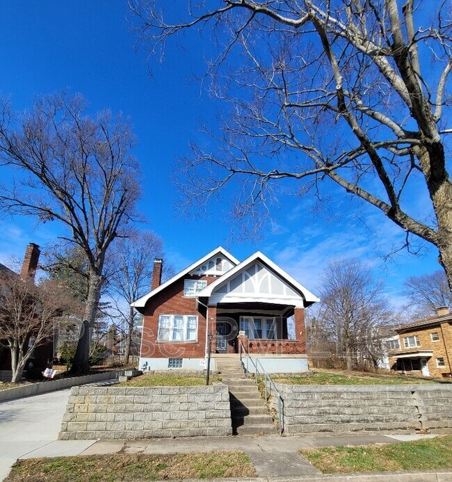 Primary Photo - 204 E 26th St