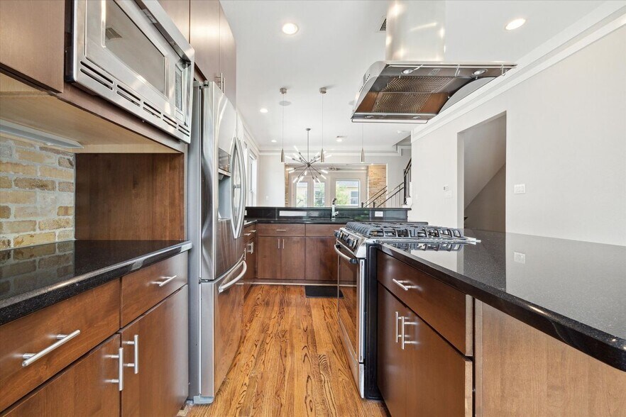 Building Photo - 6126 Clyde St