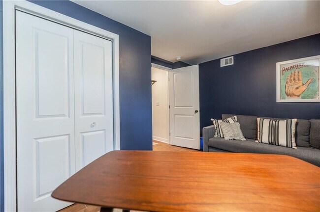 Building Photo - 1131 Winburn Dr
