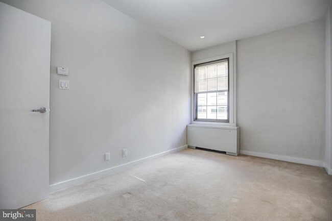 Building Photo - 219 S 18th St