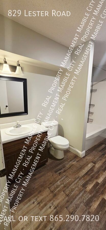 Building Photo - 829 Lester Rd