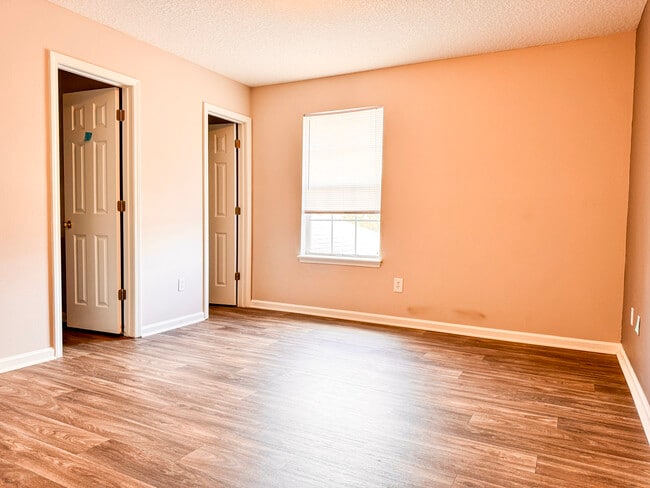 Building Photo - 518 Scrub Jay Dr