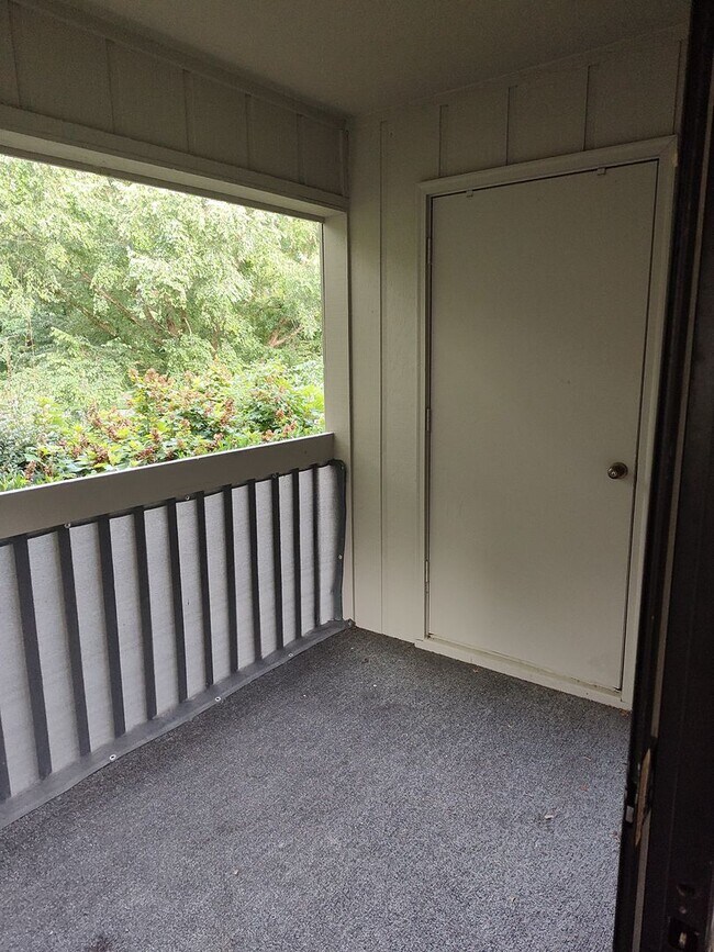 Building Photo - Well Maintained Condo Gated Community