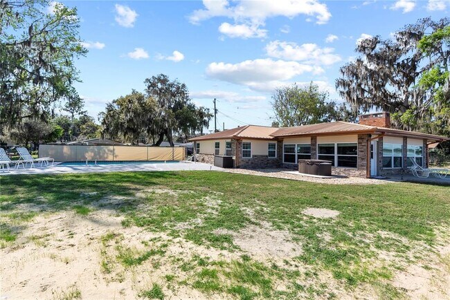 Building Photo - 830 CR 457