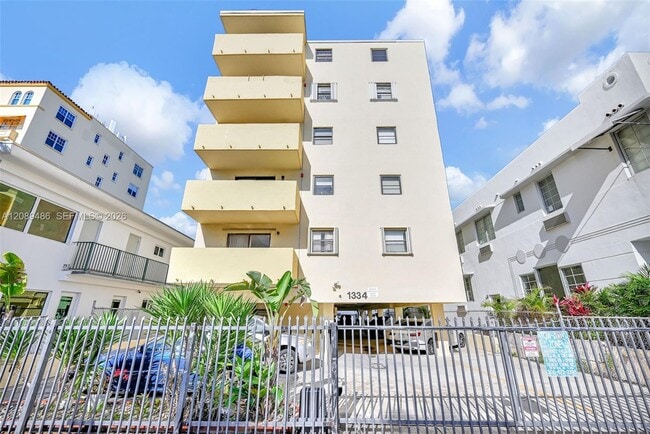 Building Photo - 1334 Collins Ave