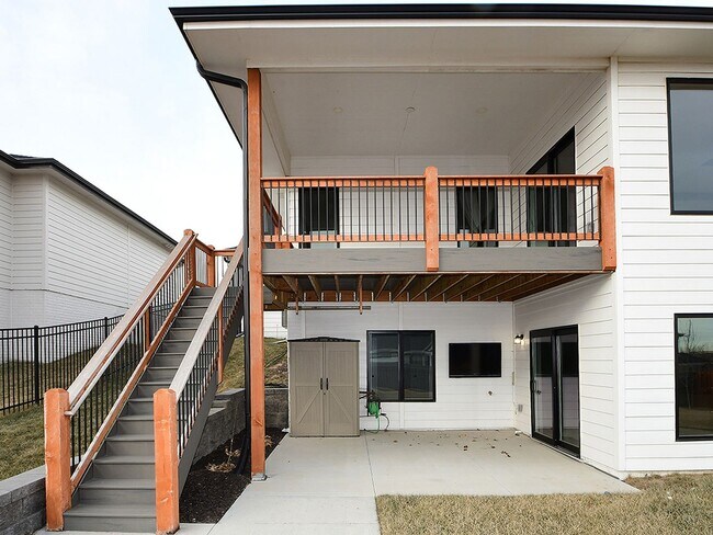 Building Photo - 5503 N 207th St