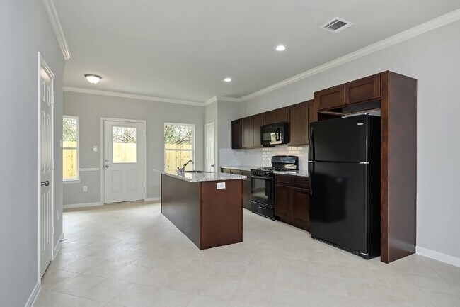 Building Photo - 1043 Marcolin St