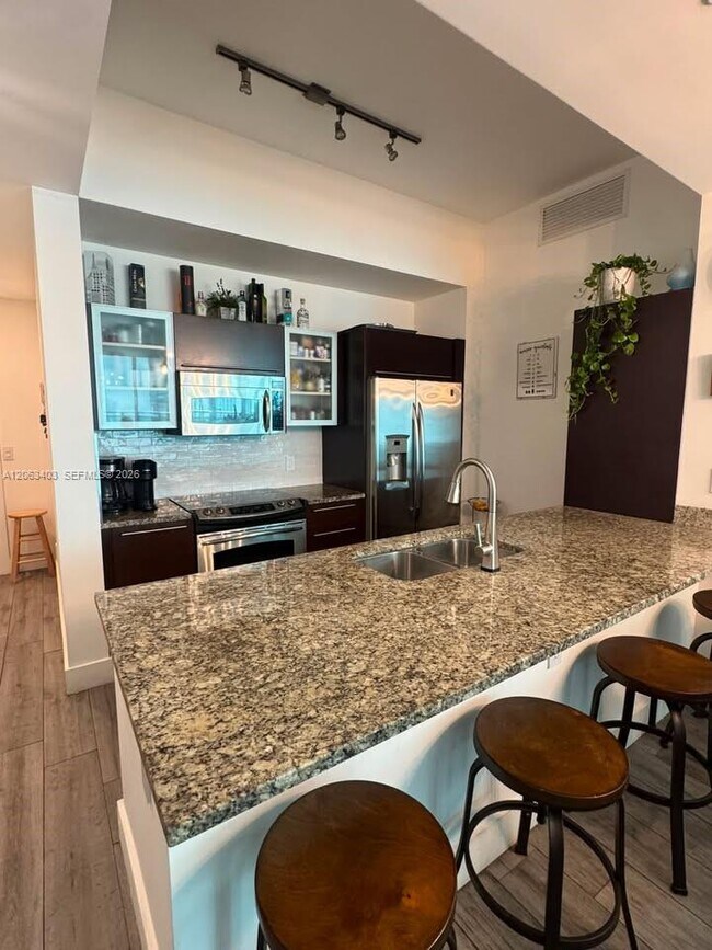 Building Photo - 951 Brickell Ave