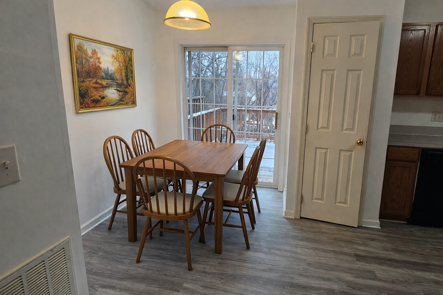 Dining area with natural light - 7 Lotus Dr