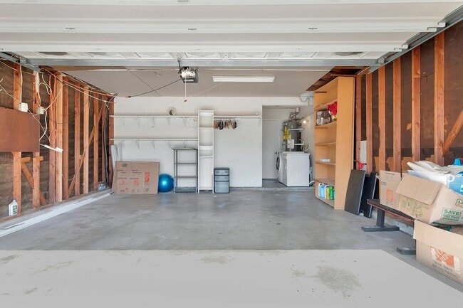 Building Photo - 10231 Empress Ave