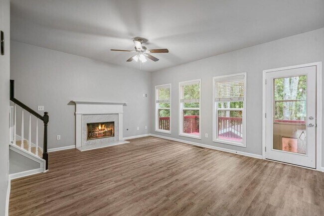 Building Photo - 3687 Vine Spgs