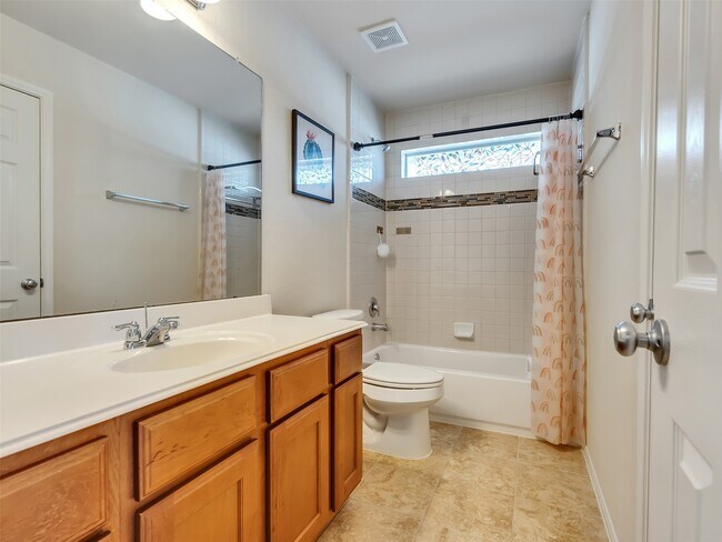 Building Photo - 2819 Lake Villa Dr