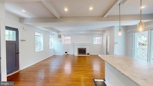 Building Photo - 452 Oakwood St SE