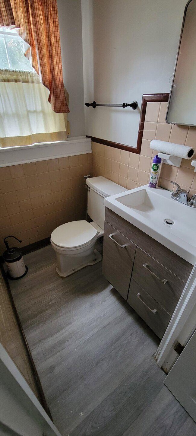 Building Photo - 117 N Brookfield Rd