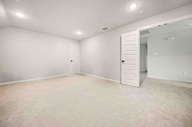Building Photo - 1529 Woodford Pl