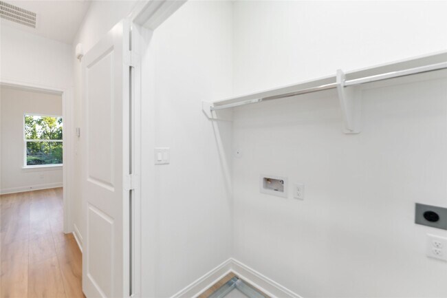 Building Photo - 5119 Briscoe St