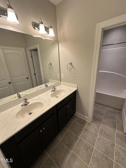 Building Photo - 4222 Vallonia Dr
