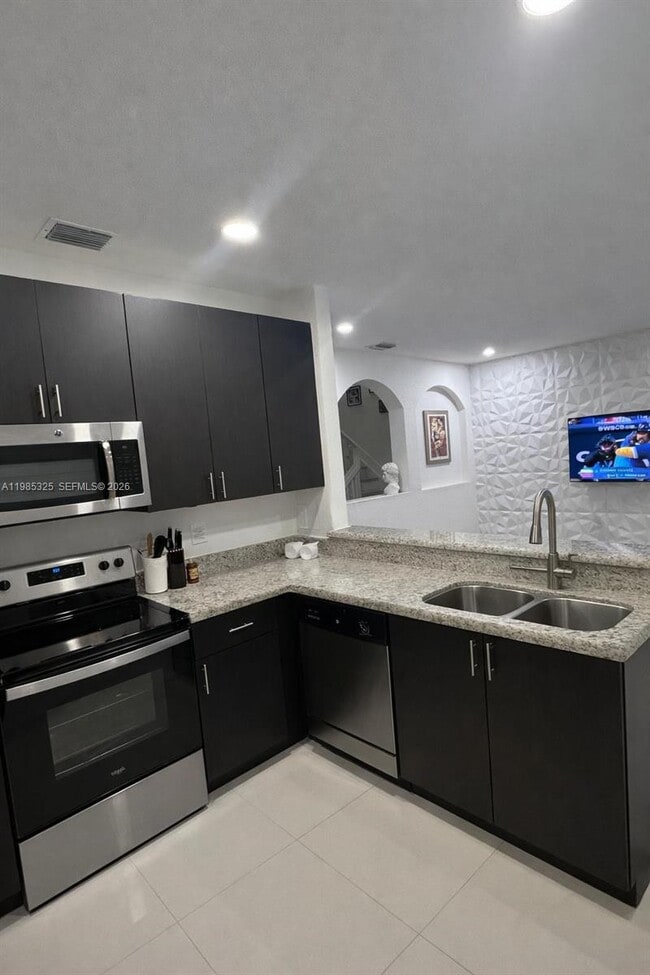 Building Photo - 7031 SW 165th Ave