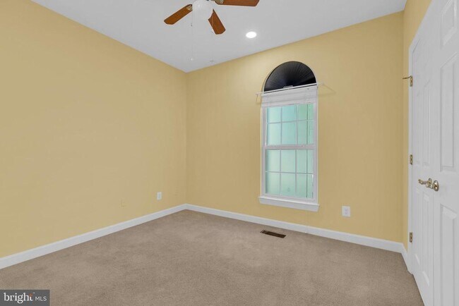 Building Photo - 46855 Willowood Pl