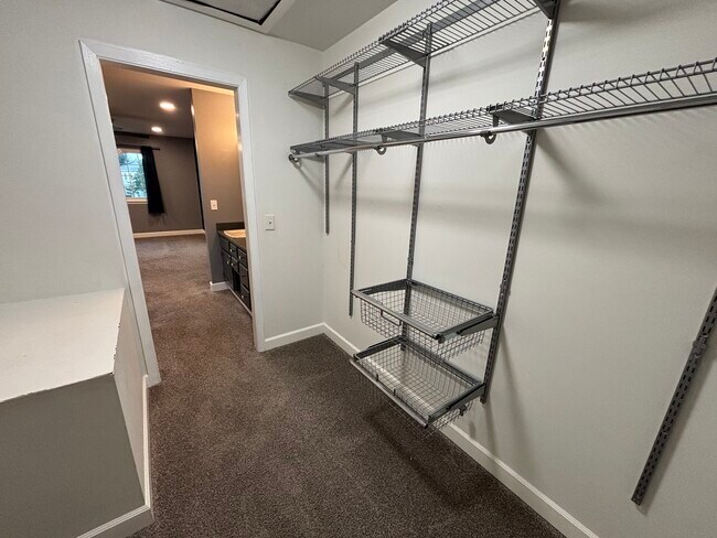 Building Photo - 2114 Southwind Cir
