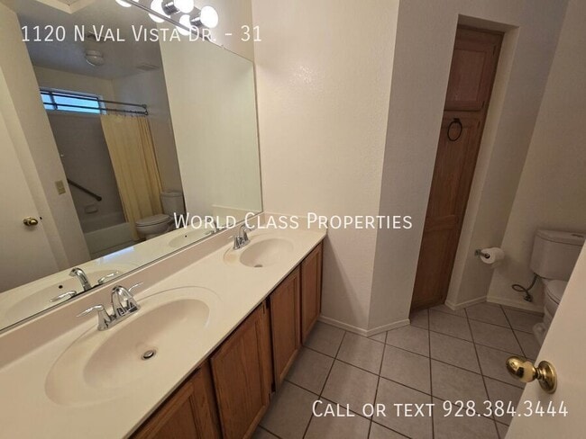 Building Photo - 1120 N Val Vista Dr