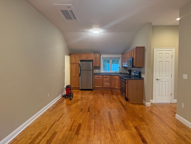 Building Photo - 554 Wareham St
