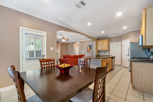 Building Photo - 7 Bellisima Ct