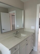 Building Photo - 1019 S Alhambra Cir