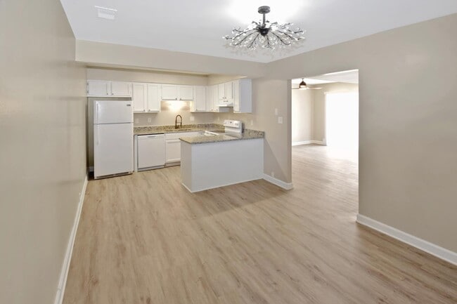 Building Photo - 7021 Stonington Ln