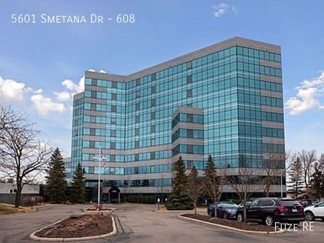 Building Photo - 5601 Smetana Dr