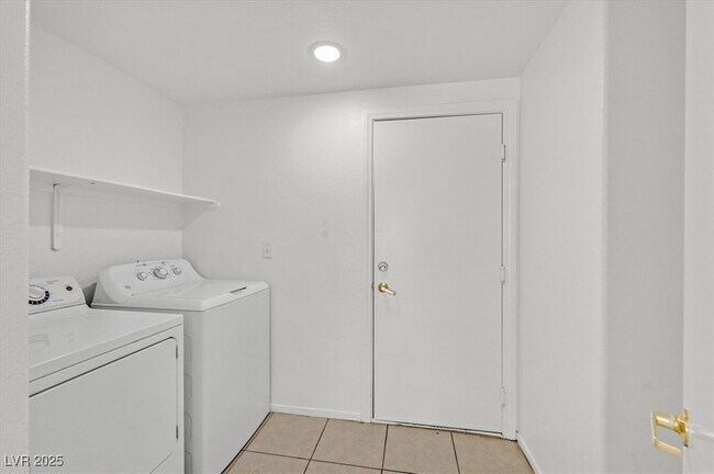 Building Photo - 4935 Stormy Ridge St