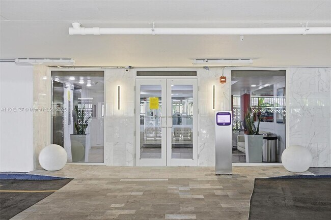 Building Photo - 401 Ocean Dr