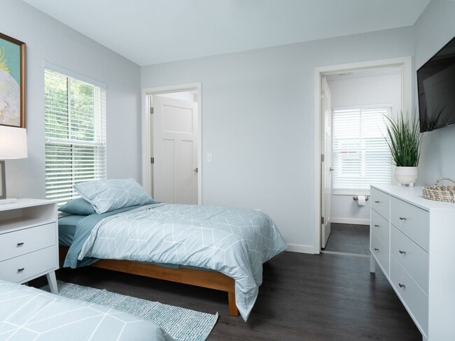 Building Photo - 4 Bedroom, 4 Bathroom House