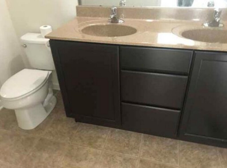 Building Photo - 1670 W Matisse Dr