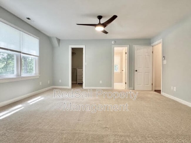 Building Photo - 114 Barclay Crescent