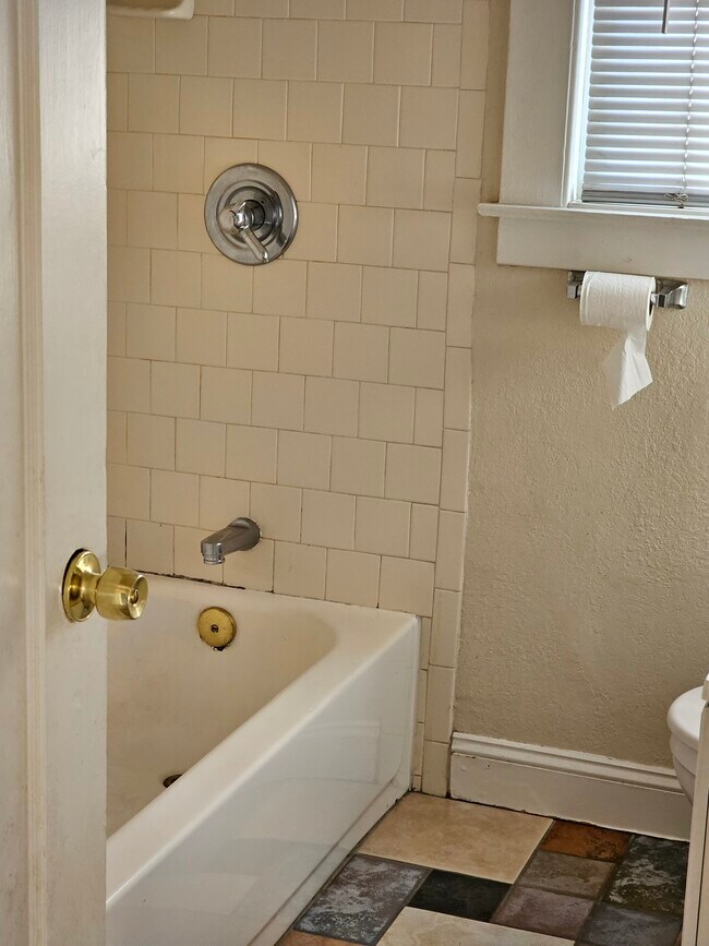 Building Photo - 726 2nd St