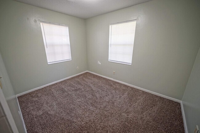 Building Photo - 2304 Hartsfield Ct