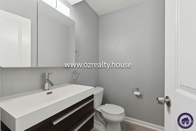 Building Photo - 5537 Willowood Ct
