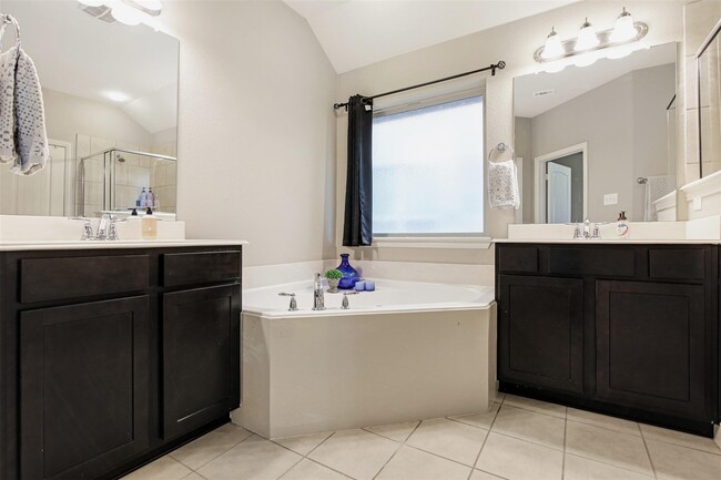 Building Photo - 2691 Costa Mesa Dr