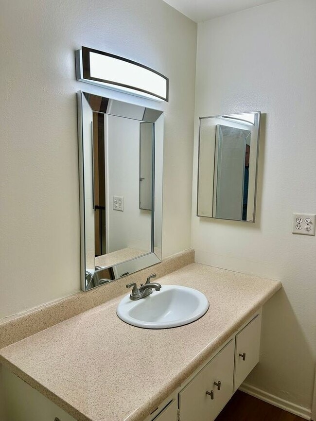 Building Photo - REALLY NICE 2BD & 1.5BA TOWNHOME IN FULLERTON