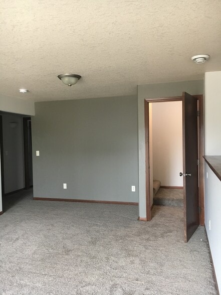 Building Photo - 508 S Whitewood Ave