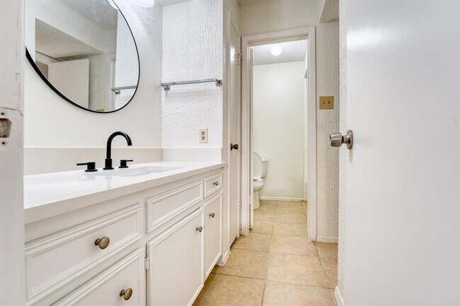 Building Photo - 5860 Sampley Way